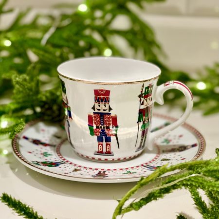 Kopp med fat ?Nötknäppare?