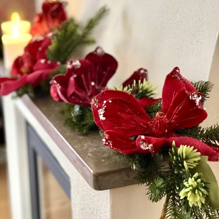 Girlang med gran och röda blommor 160 cm