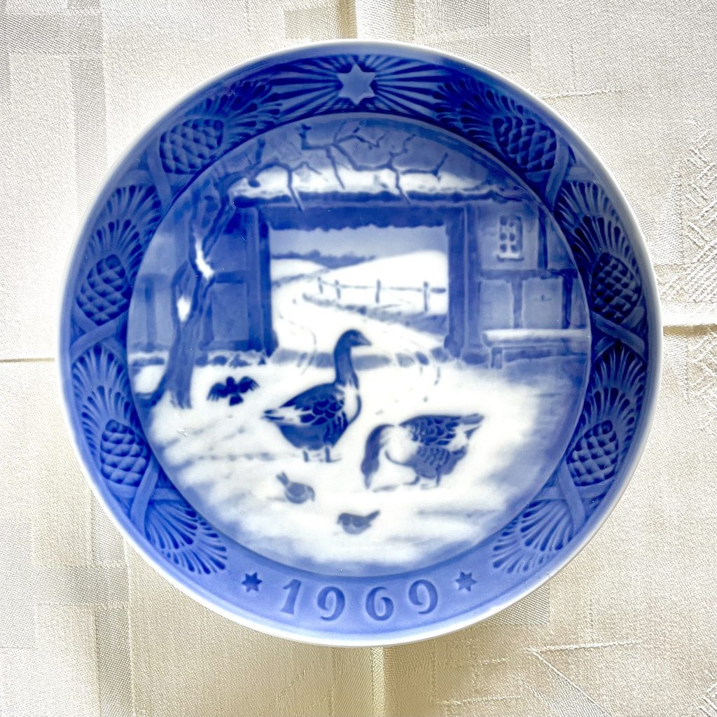 Jultallrik 1969 Royal Copenhagen ?I den gamle bondegård?