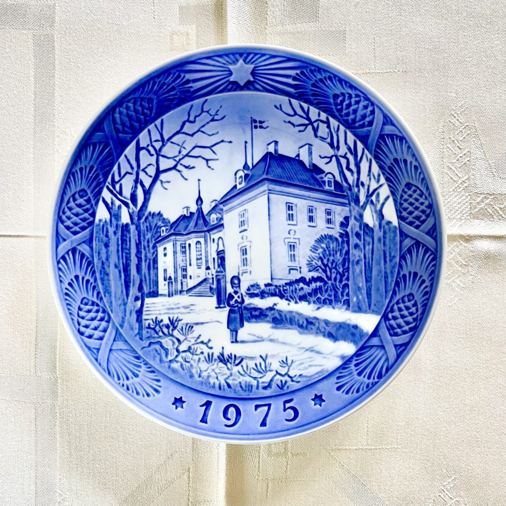 Jultallrik 1975 Royal Copenhagen ?Marselisborg slot?