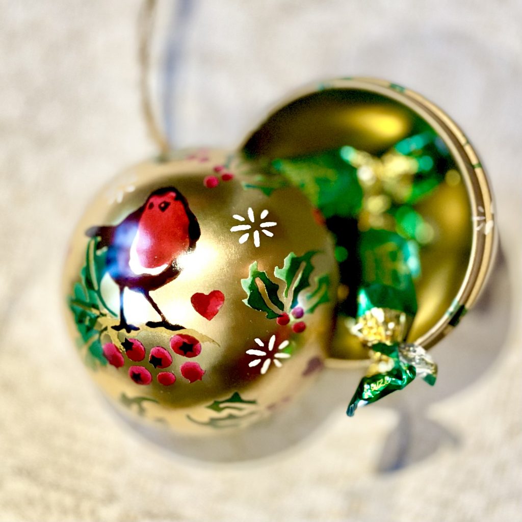 Öppningsbar julgranskula metall Emma Bridgewater RÖDHAKE