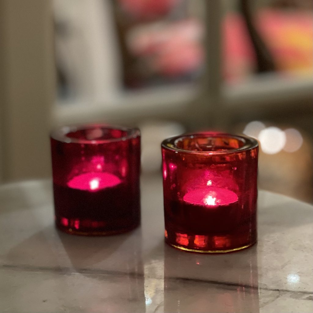 Två ljuslyktor glas